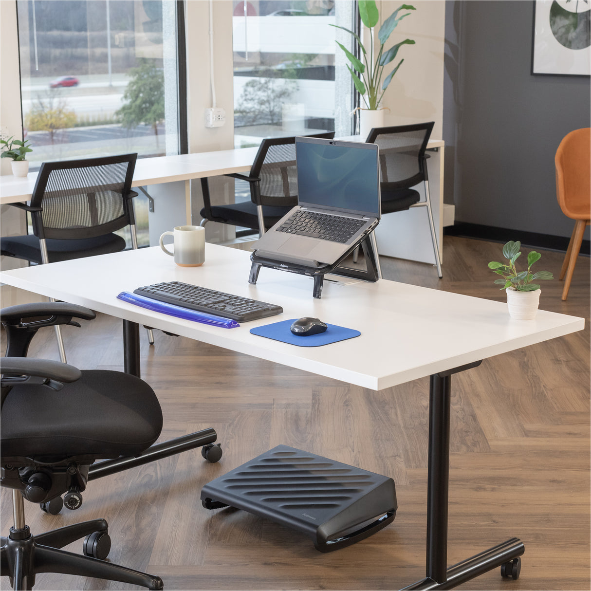 Fellowes Breyta soportes para el apoyo de pies Negro Si 0 - 18 ° 490 mm