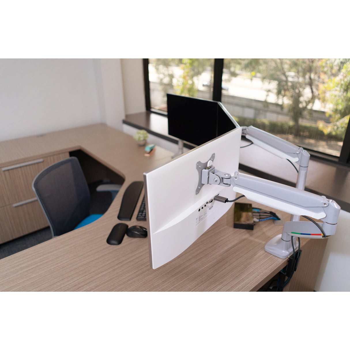 Kensington Brazo SmartFit de altura ajustable con un toque para dos monitores Monitor