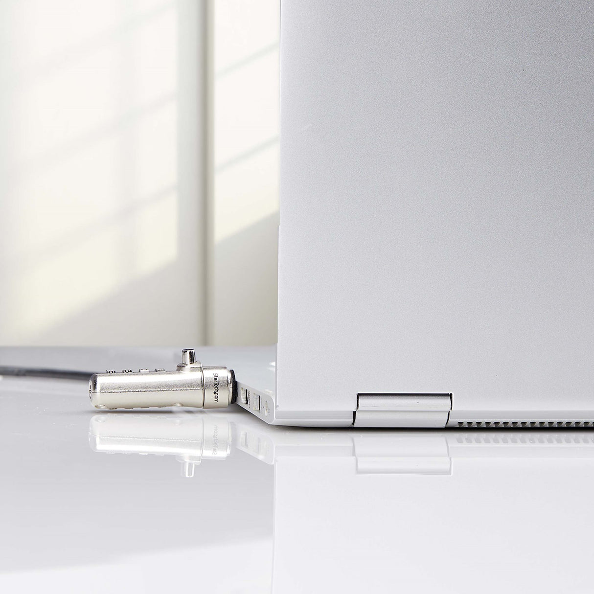 StarTech.com Cable de Seguridad Delgado de Portátil Compatible con K-Slot de 1,5m - Cable Antirrobo para Portátil con Ca