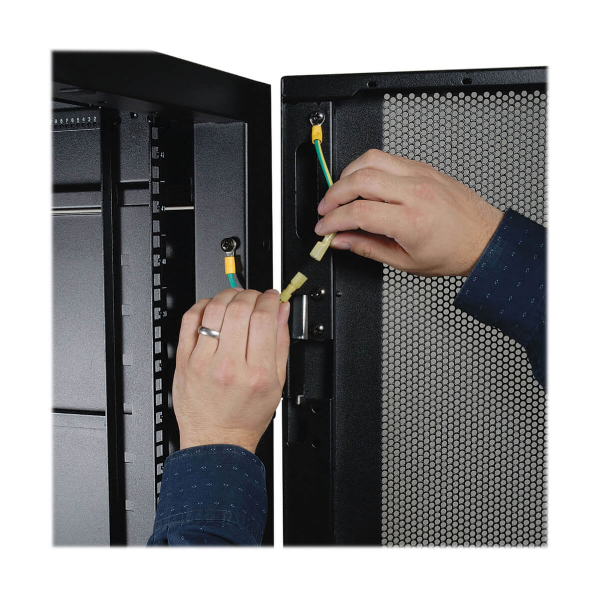 Tripp Lite SR42UB Gabinete de Profundidad Estándar Smartrack de 42U (Incluye Puertas Y Paneles Laterales) Armarios Rack
