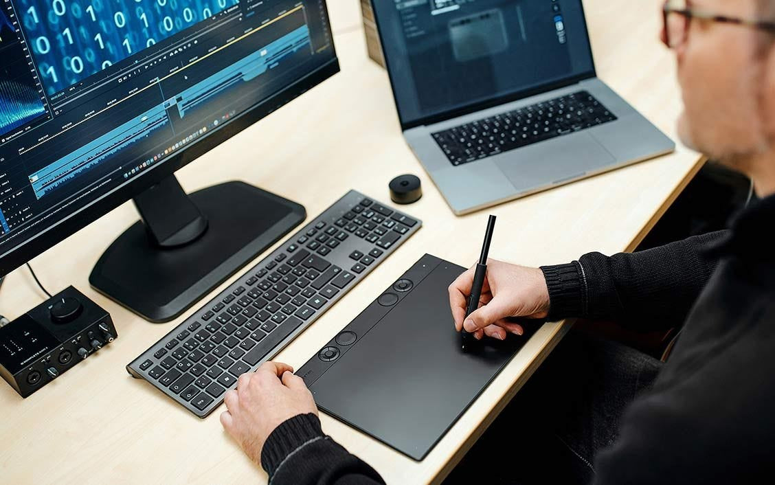 Wacom - Digitizer - Wired / Wireless - USB / Bluetooth - Intous Pro Small 2025