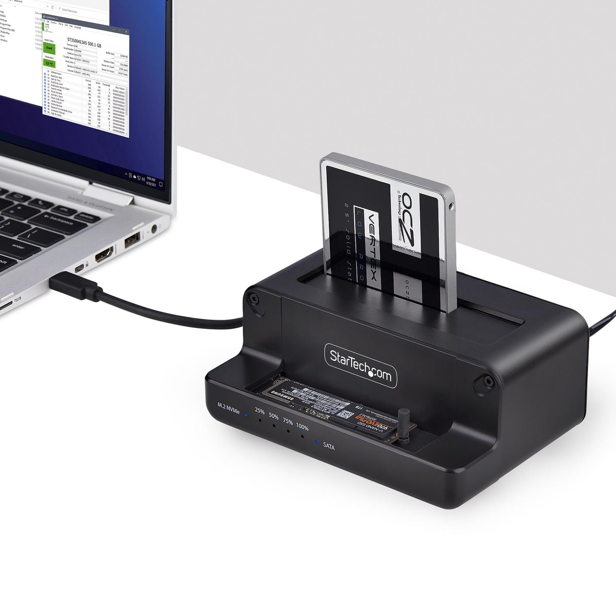 StarTech.com Clonador NVMe M.2 a SATA de 2.5/3.5 - Dock Duplicador Autónomo de 2 Bahías para SSD - Bidireccional NVMe a