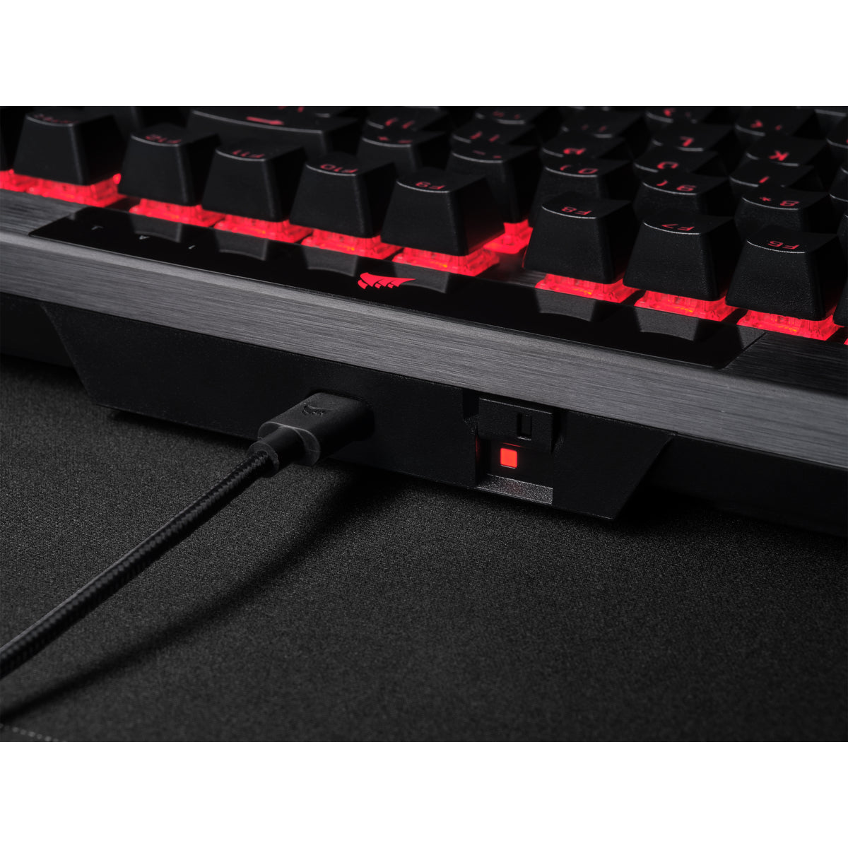 Corsair K70 RGB PRO teclado Juego USB QWERTY Inglés Negro, Alámbrico, Interruptor mecánico, LED RGB