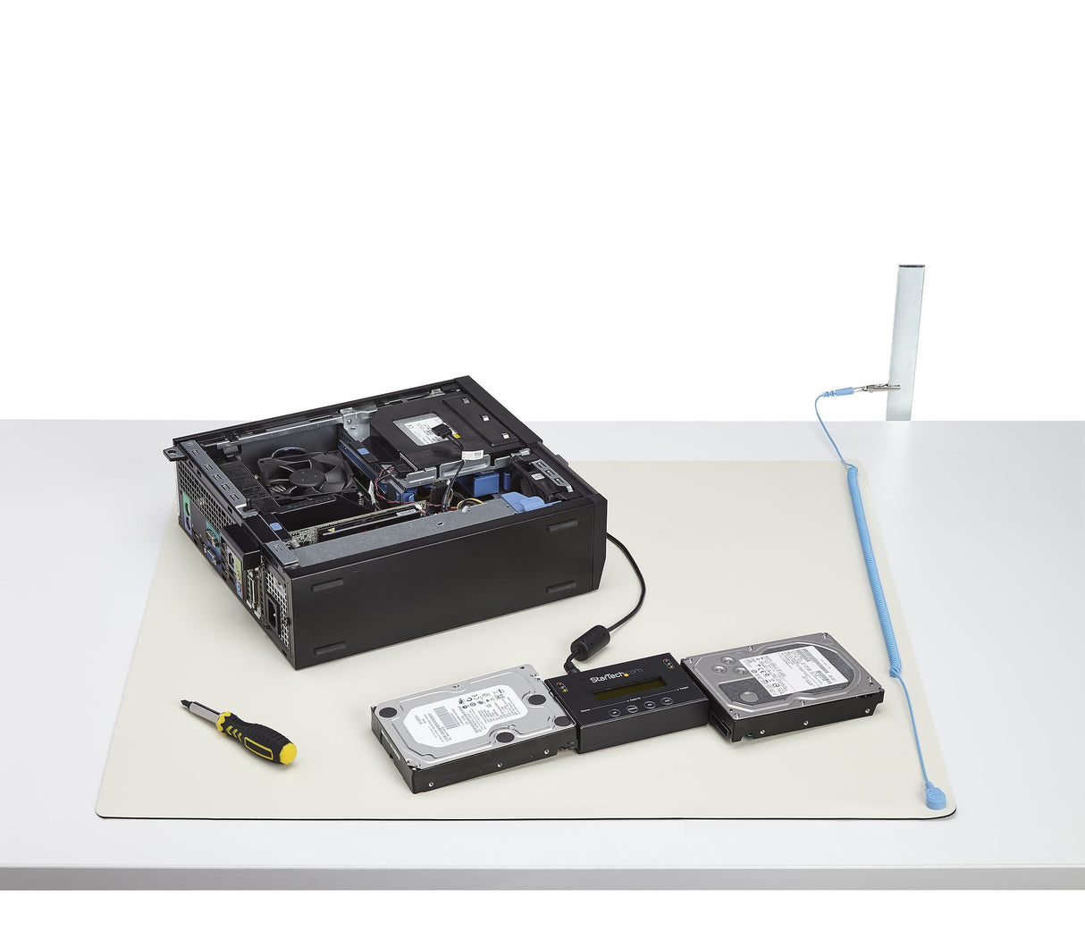 StarTech.com Alfombrilla Antiestática, Superficie Antiestática para la Reparación de Electrónicos para Mesa, con Cable d
