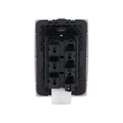 Apagador Triple Sencillo de 10 A/ 127 V CA ~ 60 Hz / Color Blanco.