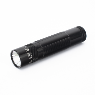 XL50-S3017 - Linterna LED de Mano / 200 Lúmenes / Alcance 224 m (734.9 ft) / 3 Modos de Operación / Cuerpo de Aluminio Anodizado