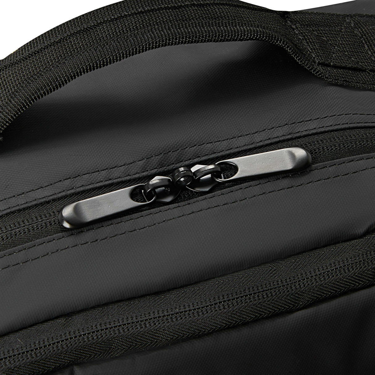 Delsey J02744610-00 maletín para laptop 39.6 cm (15.6") Mochila Negro, Tirante para hombro, 800 g