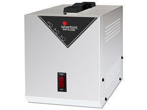 Regulador Smartbitt SBAVRAC2000 de 2000 VA / 1200 W con 1 contacto y protección contra sobretensiones.