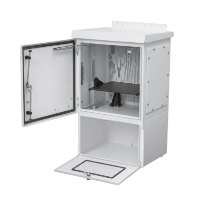 Gabinete Para Exterior OSP ComLine de 25 UR con espacio para Baterías, 700 mm de Ancho, 600 mm de Profundidad De Aluminio, Color Gris Claro Con Protec