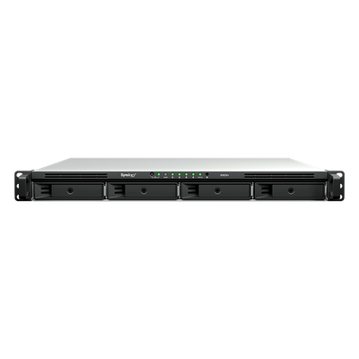 RS826+ - NAS Rackmount 4 Bahías / 1U 44 mm (1.73 in) / AMD Ryzen V1500B 4 Núcleos 2.2 GHz / 4GB DDR4 ECC SODIMM / 4x 1GbE RJ45 / PCIe 3.0 x8 / Escalable a 8 Bahías con RX426 / DSM / Storage Tiering