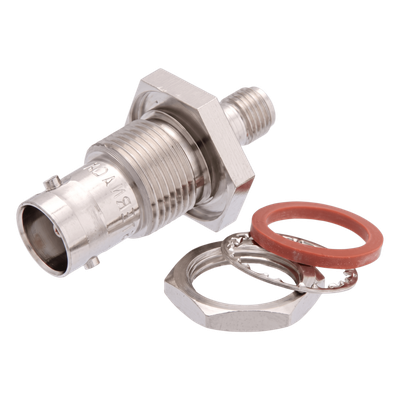 SPE-9185 - Adaptador Coaxial / BNC Hembra a SMA Hembra / 50 Ohm / Montaje en Panel (Bulkhead)