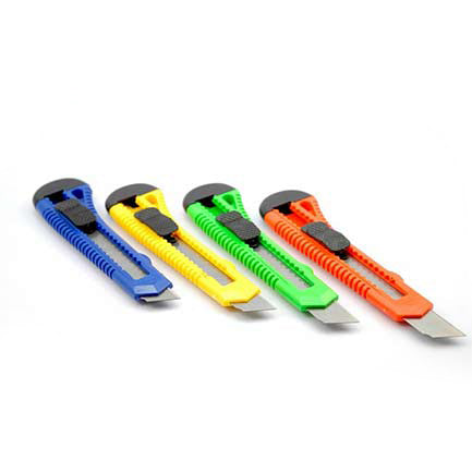 Cutter Celica Plástico Grande 17Cms/Navaja 18Mm - Co-M80