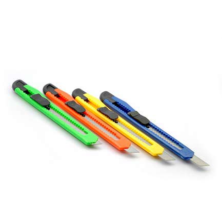 Cutter Celica Plástico Chico 17Cms/Navaja 18Mm - Co-120 FullOffice.com