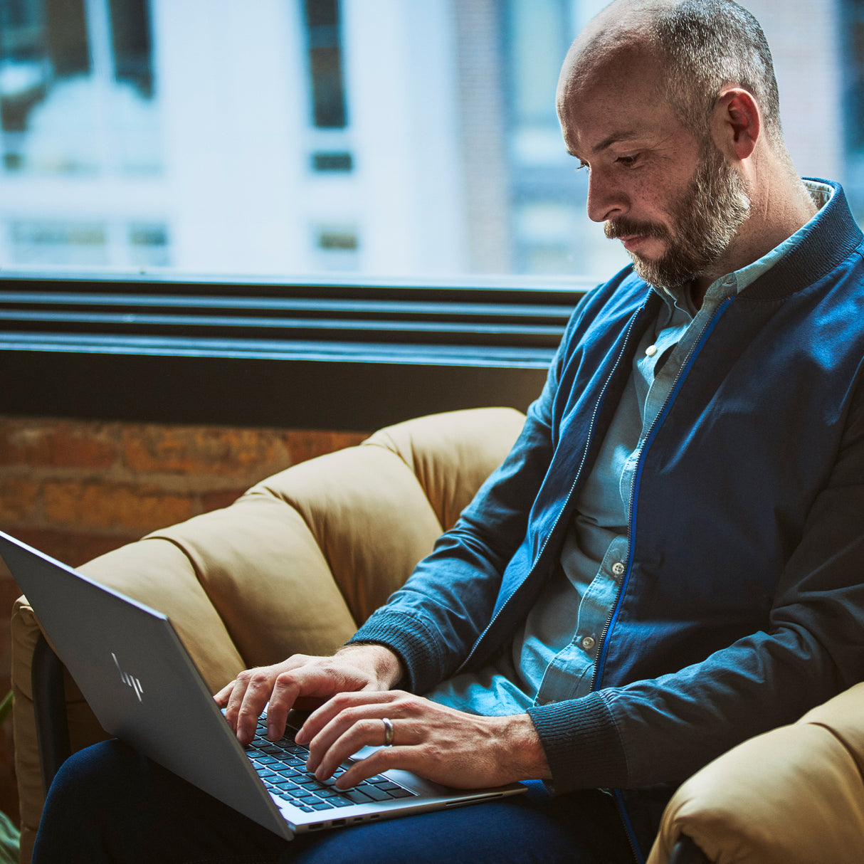 HP ZBook Firefly G11 A AMD Ryzen™ 7 8840HS Estación de trabajo móvil 35.6 cm (14") WUXGA 16 GB DDR5-SDRAM 1 TB SSD Wi-Fi 6E (802.11ax) Windows 11