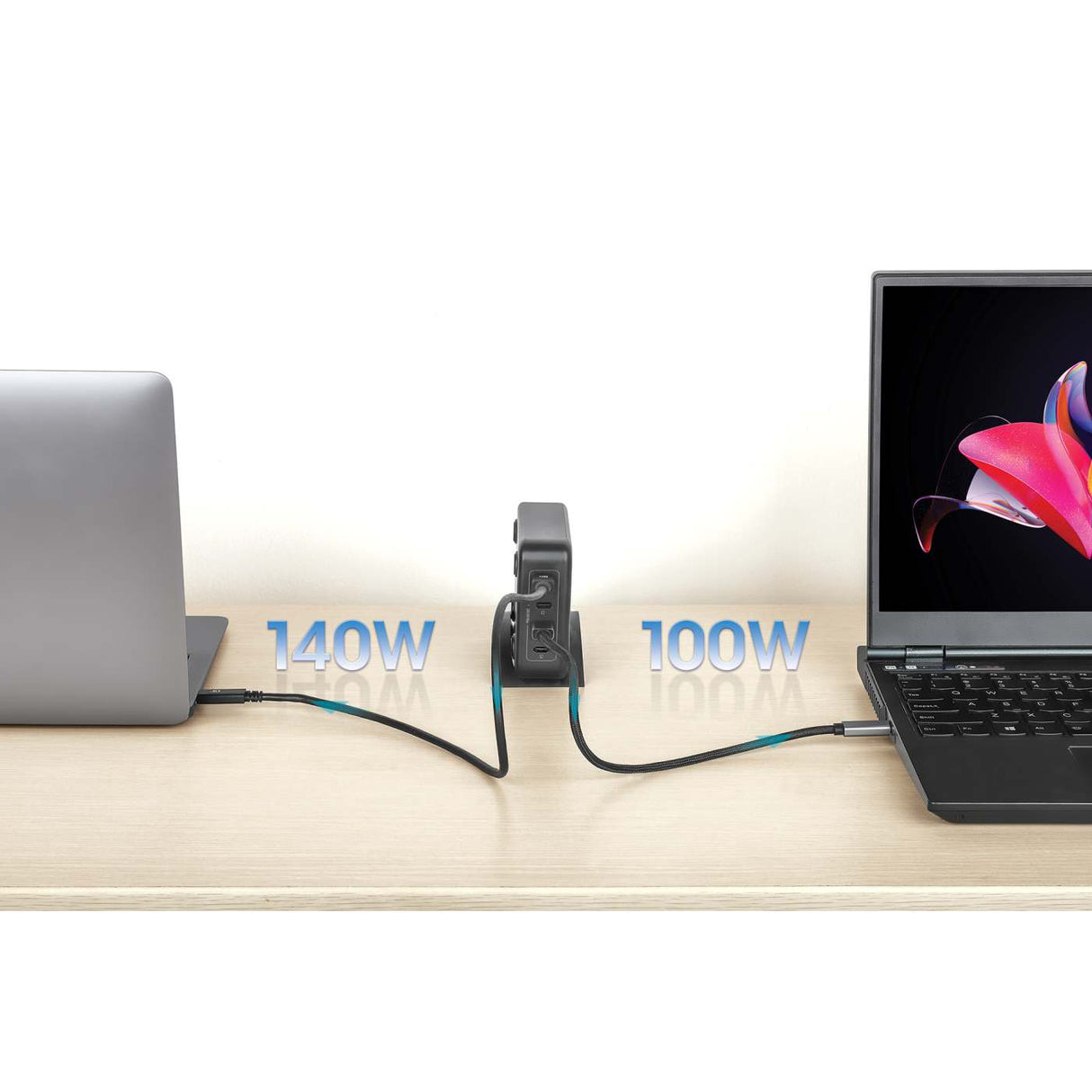 Manhattan Estación de carga GaN USB Power Delivery de 4 puertos, 240 W / PD 3.1, 4 puertos USB-C PD hasta 140 W por puerto, 240 W total, negro cargador de dispositivos móviles Corriente alterna 4 Si Interior