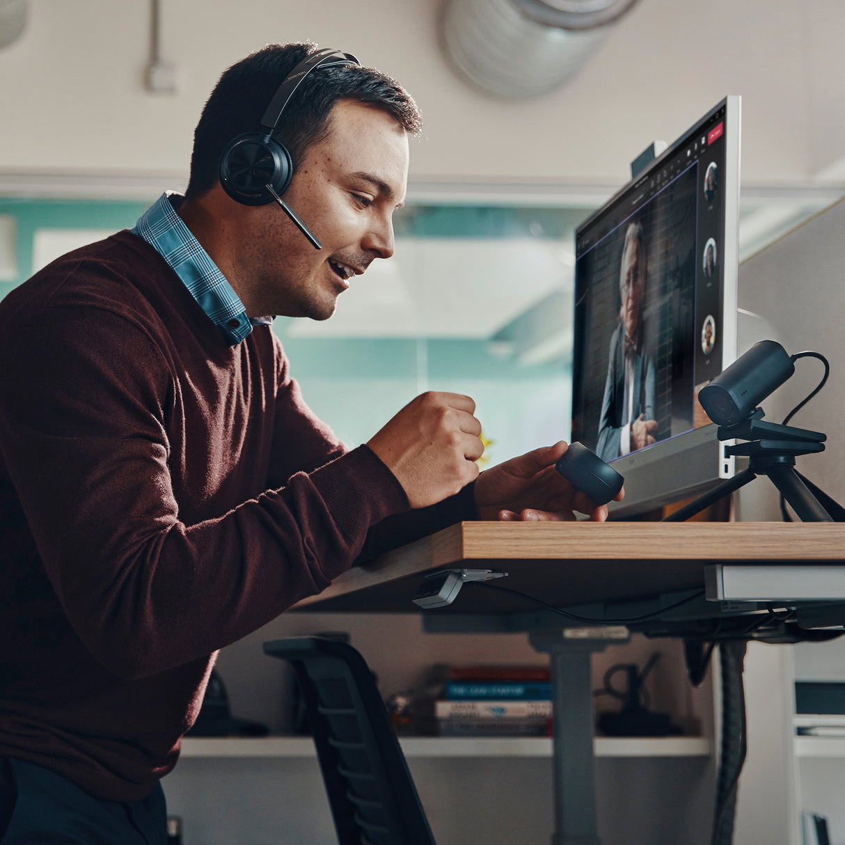 HP Poly Auriculares Poly Voyager Focus 2 USB-C-C con certificación Microsoft Teams + adaptador USB-C/A Auriculares Auric