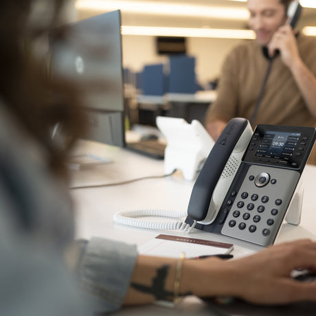 HP Poly Teléfono IP Poly Edge E300 y habilitado para alimentación a través de Ethernet (PoE) teléfonos ip Teléfono IP Terminal con conexión por cable Negro Si
