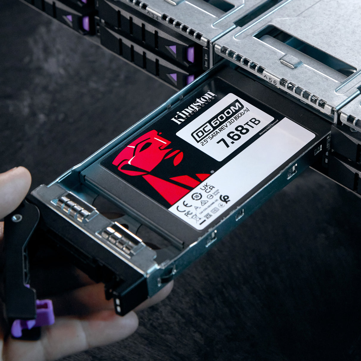 Kingston Technology Disco SSD DC600ME SATA Enterprise (uso mixto) de 2,5” y 7680 G unidades internas de estado sólido 7,68 GB 2.5" Serial ATA III 3D TLC NAND