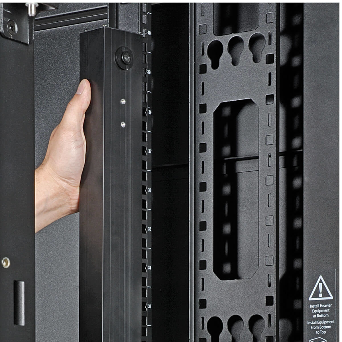Tripp Lite PDUMNV20LX PDU monitoreable monofásico de 1.9kW con Interfaz de Plataforma LX, tomacorrientes de 120V (24 5-1
