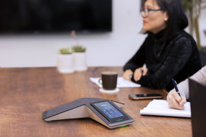 HP Poly Teléfono de conferencias IP Poly Trio C60 para Microsoft Teams, con radio y habilitado para alimentación a través de Ethernet (PoE) teléfonos para conferencias Teléfono IP para conferencias Negro Si LCD