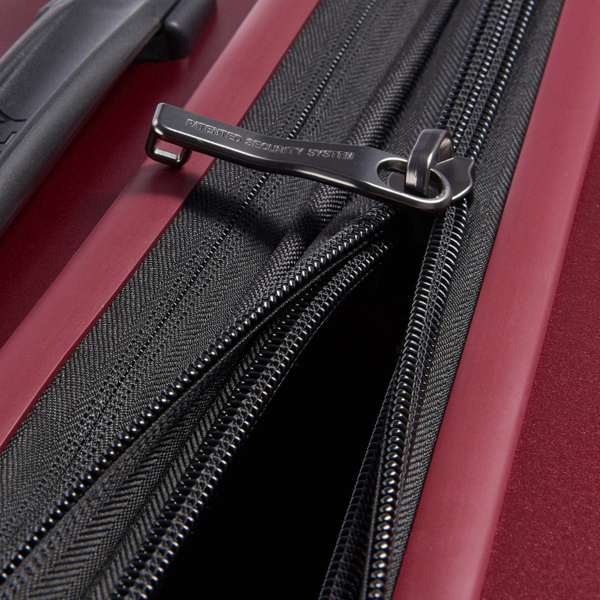 DELSEY MALETA SECURITIME ZIP RIGIDA 24 PULG ROJA