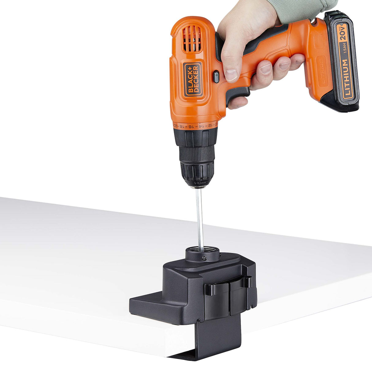 StarTech.com Soporte de Escritorio para 3 Monitores VESA 75x75/100x100 de 27 Pulgadas - Grommet o Abrazadera en C - Ajus