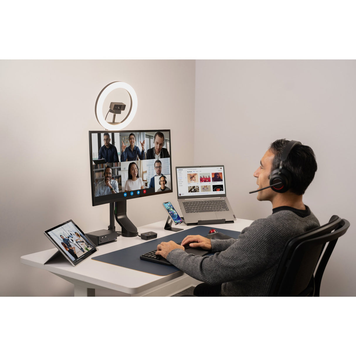 Kensington Base para Notebook Easy Riser Go SmartFit (Color Negra, Hasta 17") Laptop SmartFit™