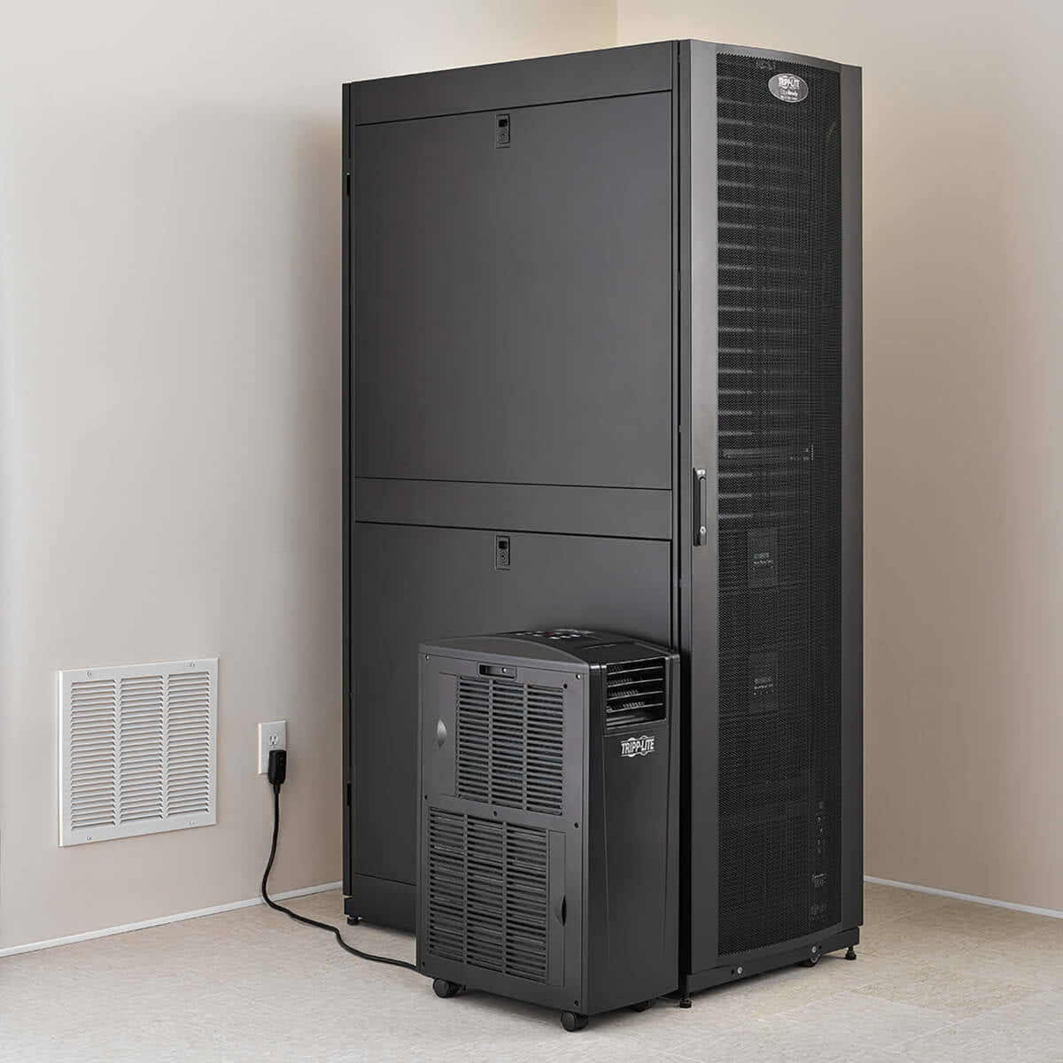 Tripp Lite SRCOOL12K Unidad Portátil de Aire Acondicionado para Salas de Servidores - 12,000 BTU (3.5 kW), 120V