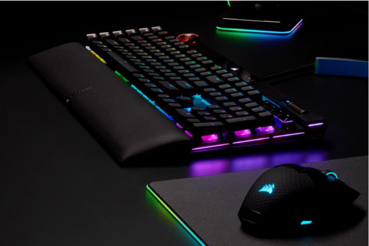 Corsair K100 RGB teclado Juego USB QWERTY Inglés de EE. UU. Negro