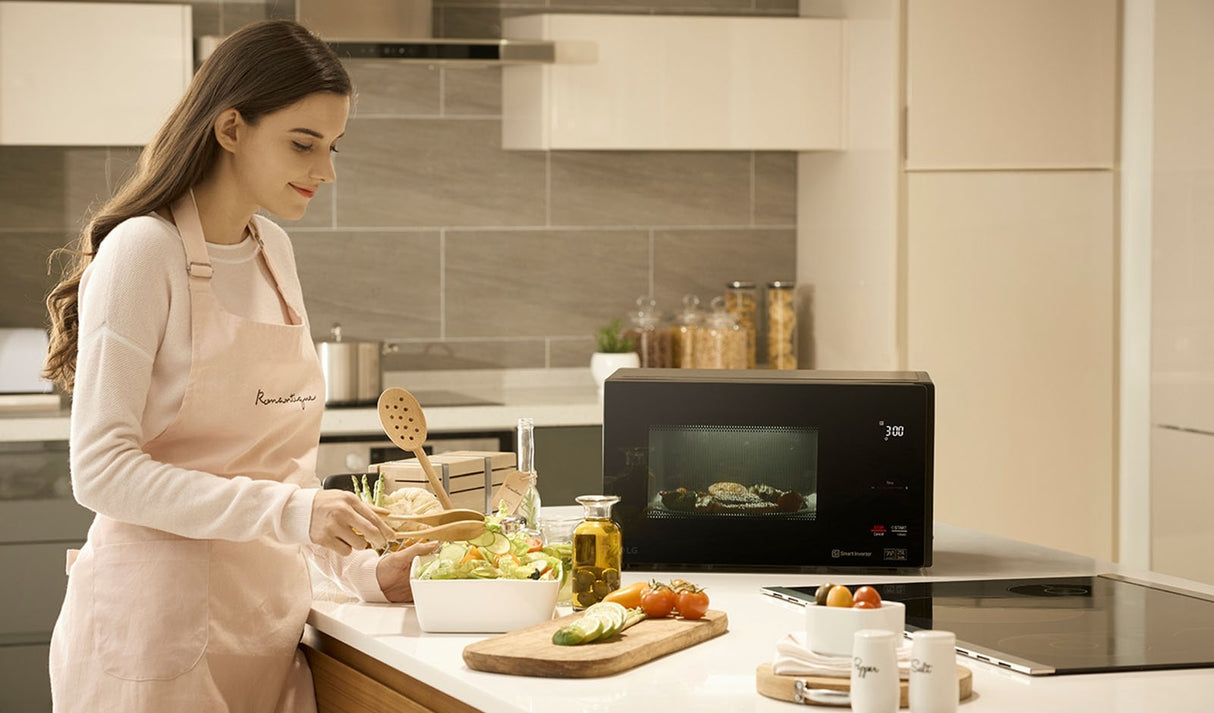 LG NeoChef MH1596DIR microondas Negro Microondas combinado Encimera 42 L