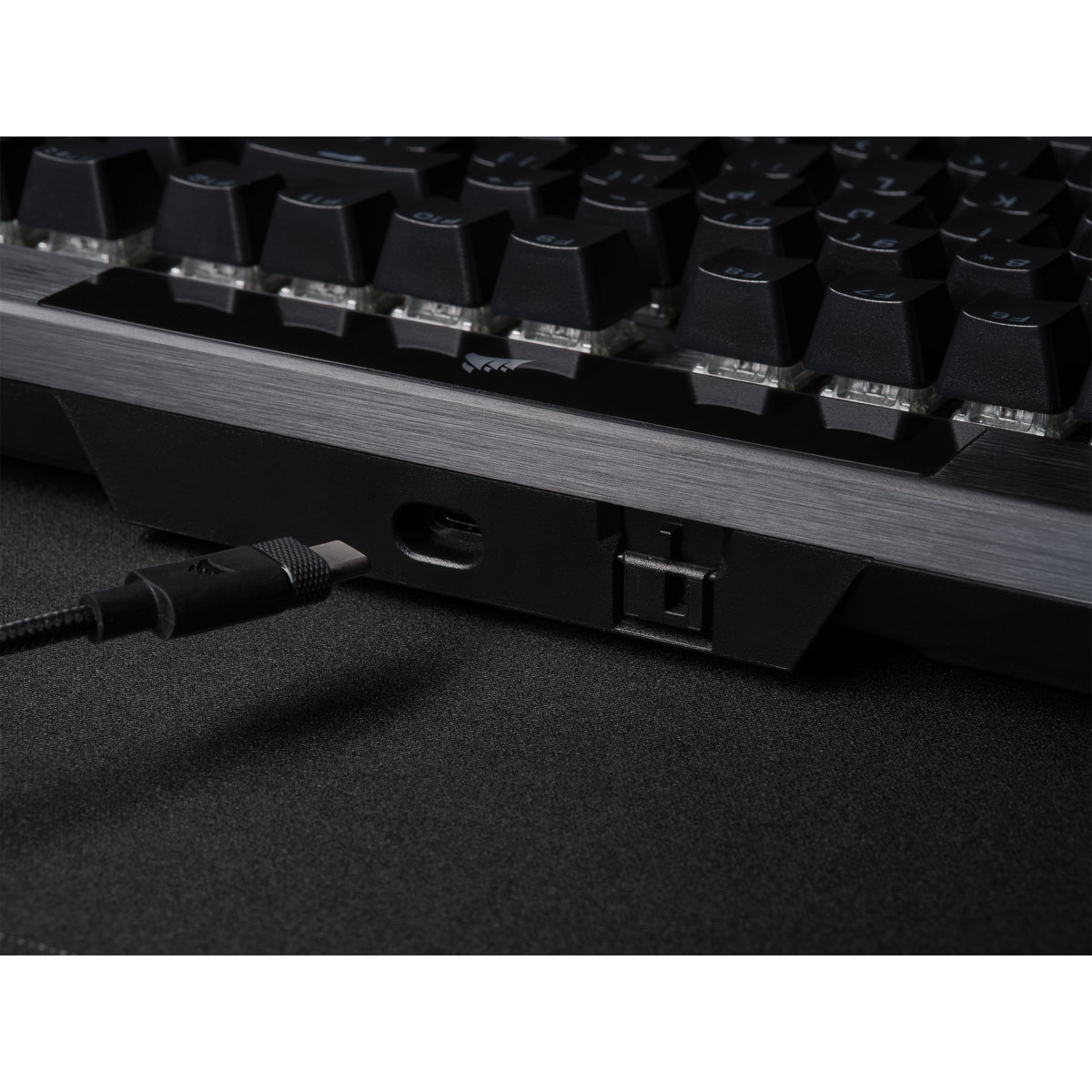 Corsair K70 RGB PRO teclado Juego USB QWERTY Inglés Negro, Alámbrico, Interruptor mecánico, LED RGB