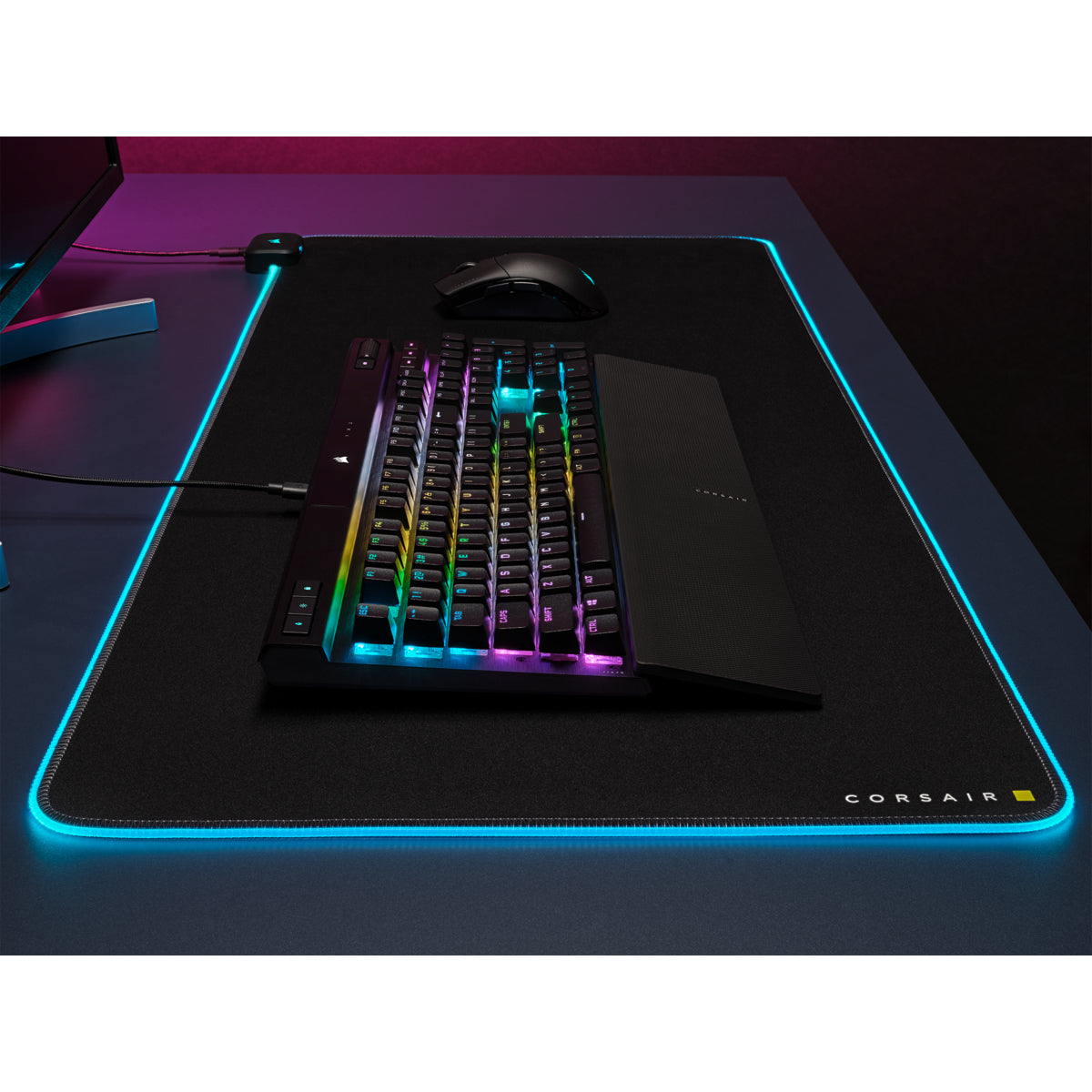 Corsair K70 RGB PRO teclado Juego USB QWERTY Inglés Negro, Alámbrico, Interruptor mecánico, LED RGB