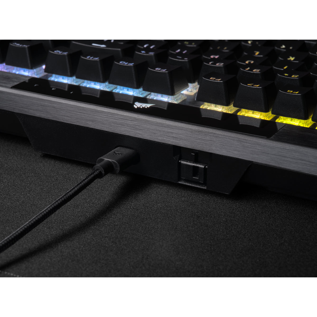 Corsair K70 RGB PRO teclado Juego USB QWERTY Inglés Negro, Alámbrico, Interruptor mecánico, LED RGB