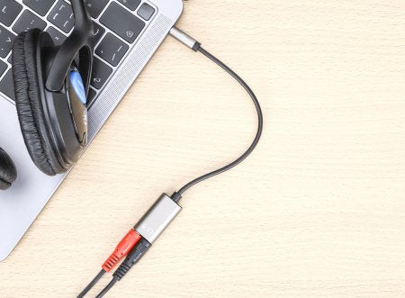 Manhattan Adaptador Auxiliar en “Y” de un Plug a 2 salidas 3.5 mm, Negro, Plata