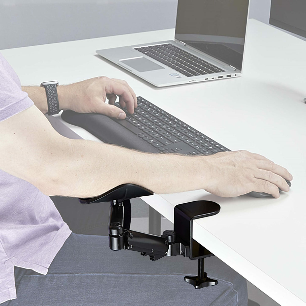 StarTech.com Apoyabrazos Ajustable para Escritorio de Oficina - Reposabrazos de Rotación de 360 Grados - Instalación con Mordaza - sin Perforaciones - Ergonómico - Negro Computadora Reposabrazos Negro Aluminio, Plástico, Acero 5 - 70 mm