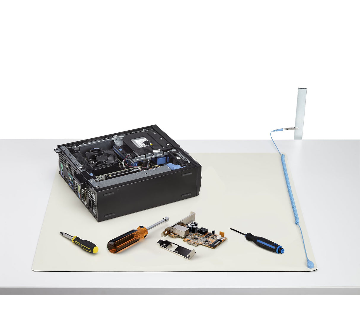 StarTech.com Alfombrilla Antiestática, Superficie Antiestática para la Reparación de Electrónicos para Mesa, con Cable d