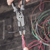 Pinza Híbrida con Ponchadora de 8". Pela Cable Sólido de 10-14 AWG y Cable Trenzado de 12-16 AWG