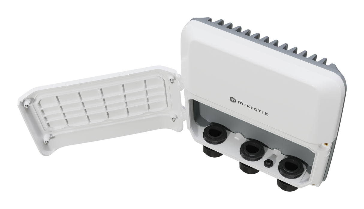 RB5009UPr+S+OUT, Ruteador PoE, 7xGEth, 1x2.5GigaEth, 1xSFP+ 10G, 8xPoE 802.3af/at, RouterOS