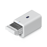 UNAS-2-W - NAS Compacto de Escritorio / 2 Bahías 3.5" SATA / Puerto 2.5 GbE / USB-C 5 Gbps / PoE++ 60 W / Pantalla LCD 1.47"
