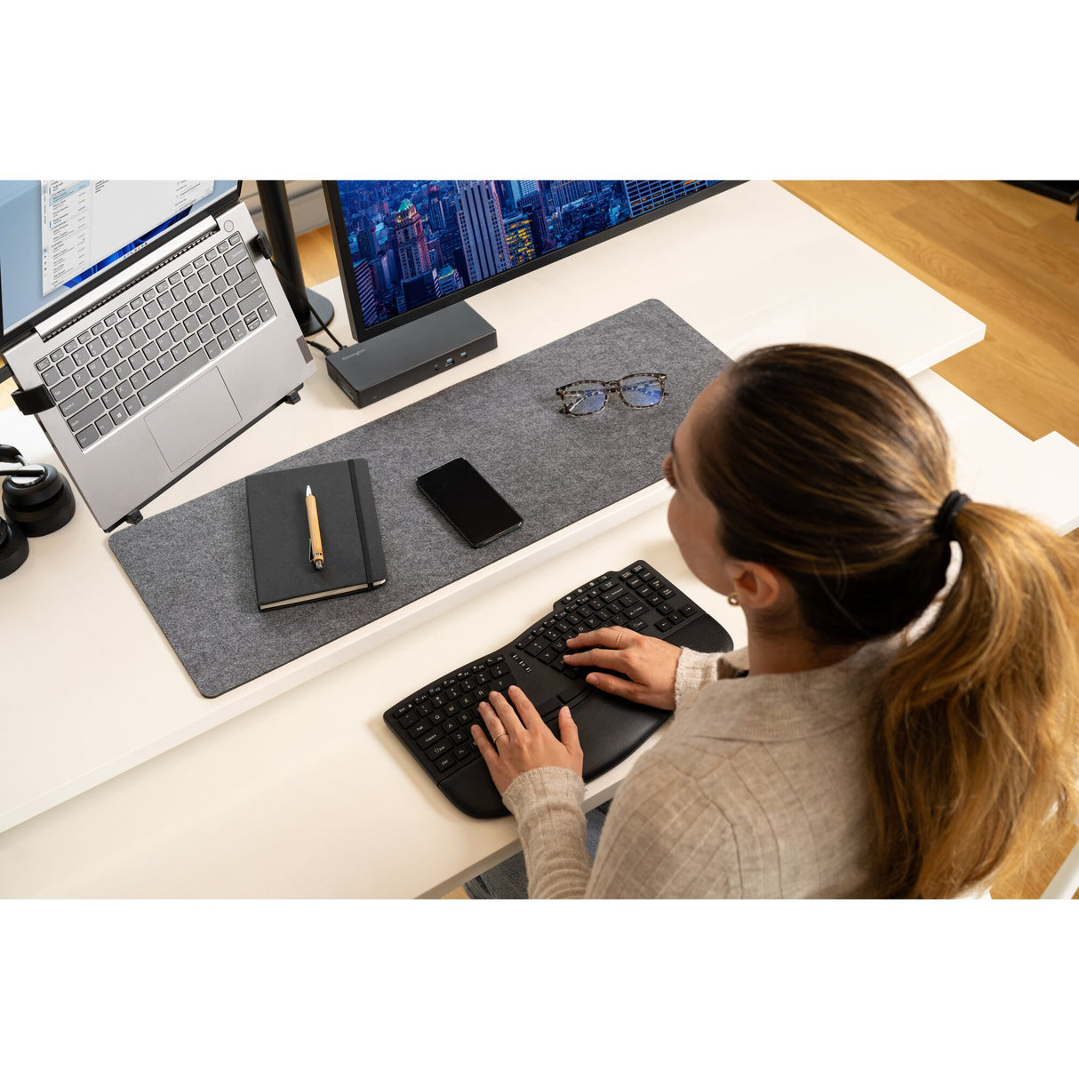 Kensington Bandeja universal de portátiles para brazos de monitor Monitor Negro