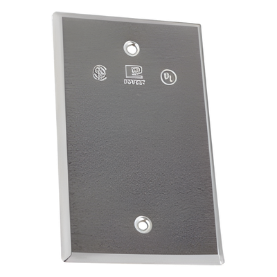TR-0420 - Tapa ciega de aluminio / Espesor 1.02 mm / 2 diámetros 3 mm (0.11') / Peso 0.024 kg / Uso interior y exterior