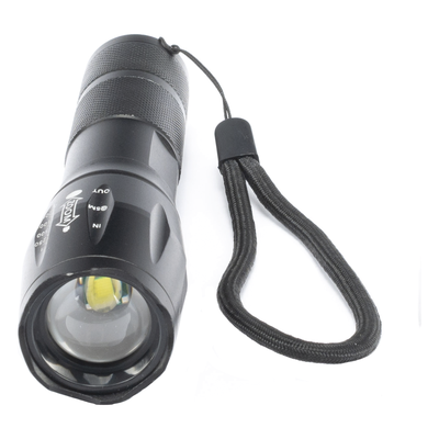 XT61 - Linterna LED Táctica / 600 Lúmenes / IPX4 / Zoom Ajustable / Funcionamiento Dual 4.5V / 3.7V / Aluminio Ultraligero