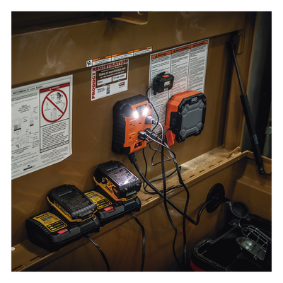29601 - Multicontacto Powerbox 1, con 4 Salidas 120 Vca, 2 USB-A / 1 USB-C, Luces LED Integradas y Soporte Magnético