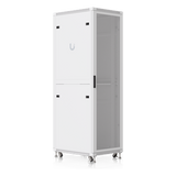UACC-RACK-42U-800-P - Gabinete Rack de Piso / 42U / 600 × 800 mm (23.6 x 31.5') / Carga 800 kg (1,763.7 lb) / Puerta Perforada / Ventiladores Integrados / Ruedas con Seguro