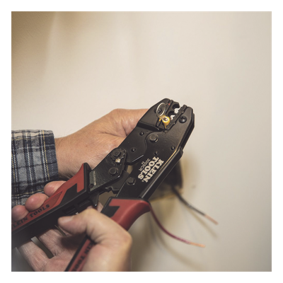 3005-CR - Pinza Ponchadora para Terminales con Aislamiento en Cable de Cobre Sólido y Trenzado de 10-22 AWG.